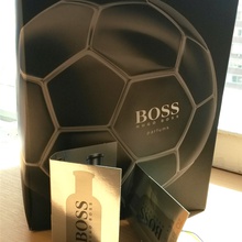 Футбольный мяч HUGO BOSS и миниатюры мужского аромата от Hugo Boss