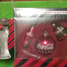 Набор елочных игрушек и бокал от Coca-Cola