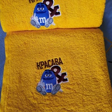 Пляжные полотенца от M&M's