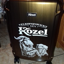 Брендированный чемодан от Kozel от Акция Velkopopovicky Kozel и Пятерочка, Перекресток, Карусель: «Чехия для друзей»