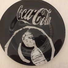 тарелка чёрная от Coca-Cola