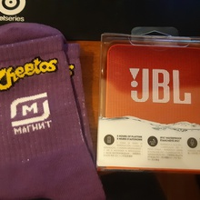 Носки и колонка JBL от Cheetos