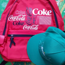 Рюкзак и кепка от Coca-Cola