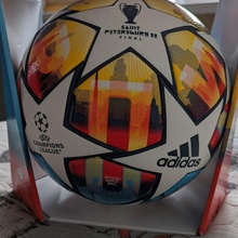 Футбольный мяч от adidas
