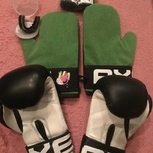 Боксерские перчатки, мочалки от Unilever
