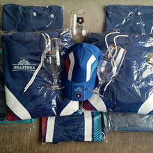 Три футболки XXL / Две толстовки XXL / Две сумки-холодильник / Бейсболка / Три бокала от Балтика