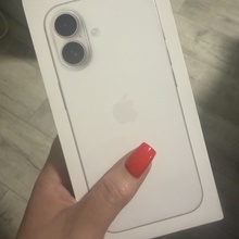 Смартфон iPhone 17 белый цвет от Черноголовка